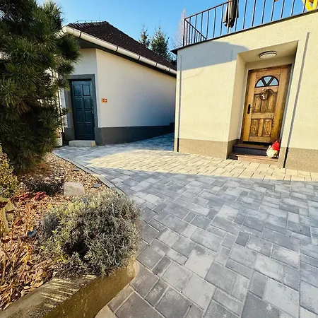 V Klidne Casti Benesova Apartman